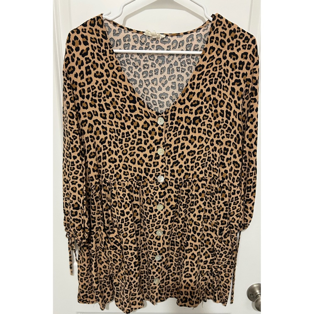 entro Leopard Print V-Neck Button Front Tunic in Tan and Black
